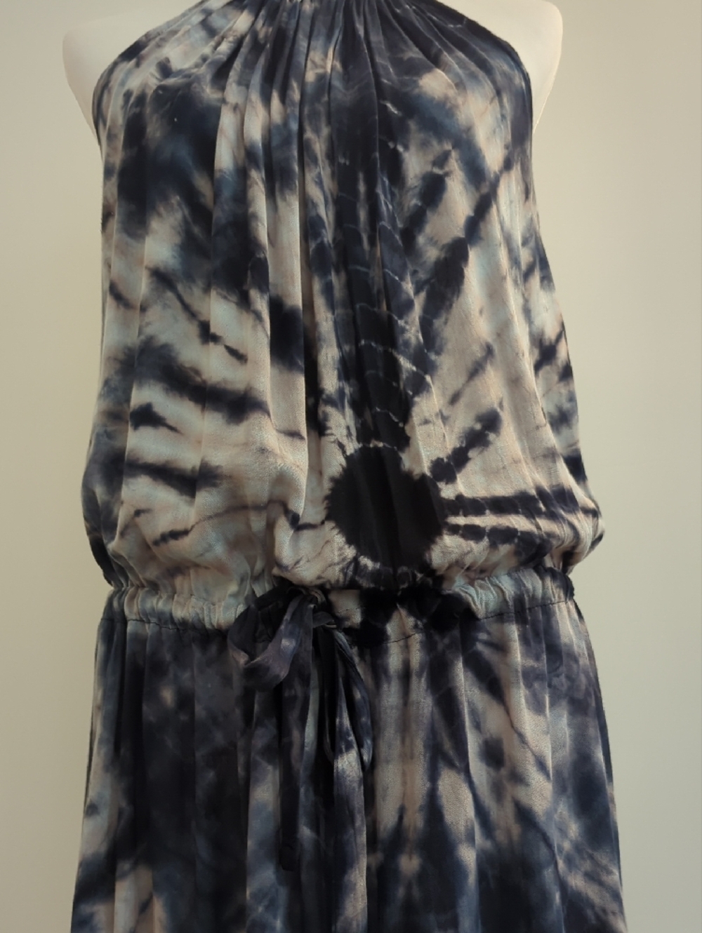Balinese Handmade Tie-Dye Halter Drawstring Maxi Dress - Indigo & Off-White - Picture 4 of 7